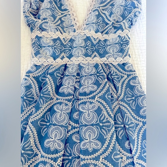 Waimari Cassandra Blue and Cream Lace Mini Dress with Embroidered Detail Size XS - Picture 10 of 12